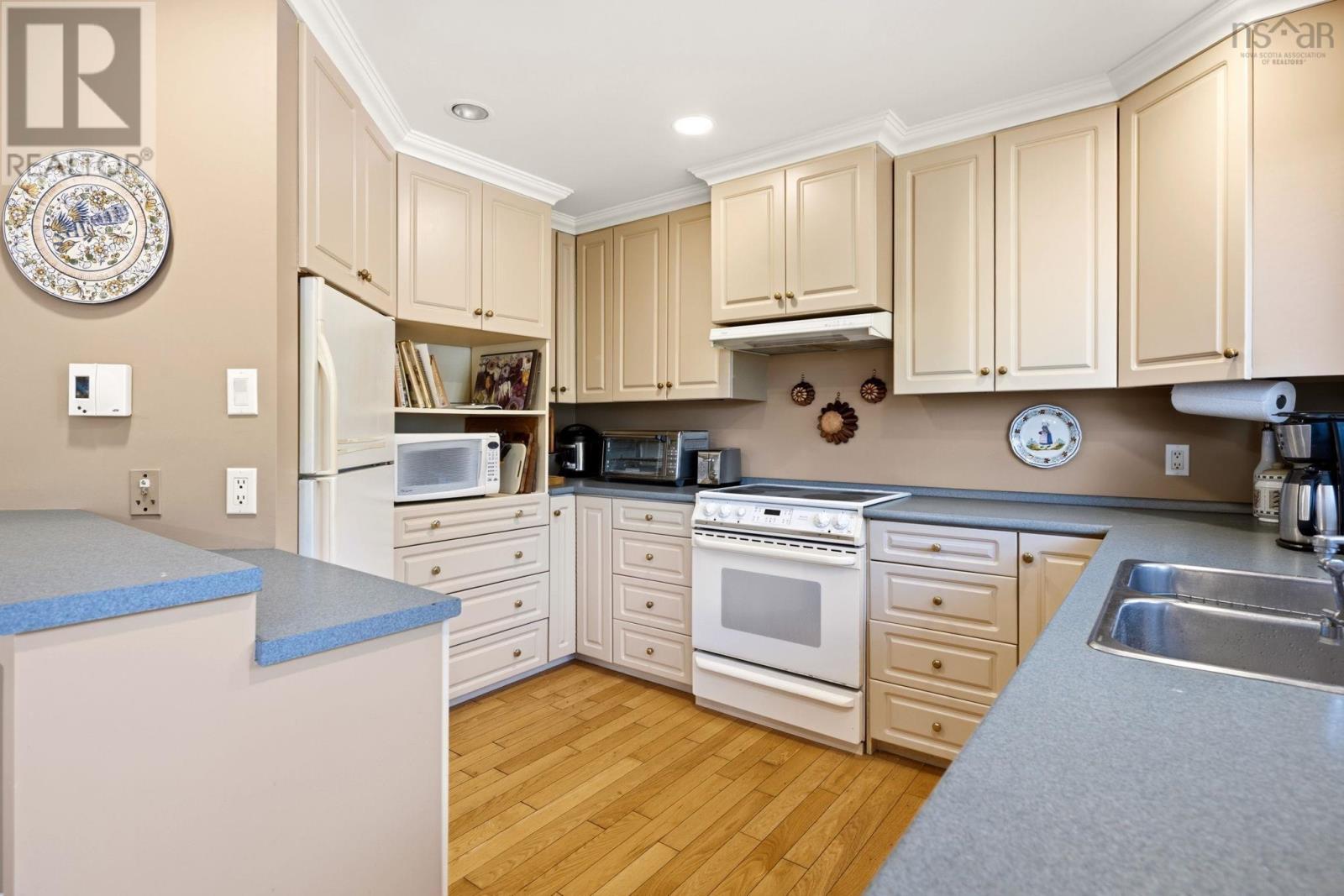 8 McCarthy Street photo 11