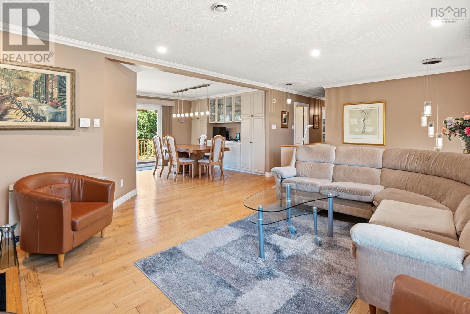 8 McCarthy Street photo 4