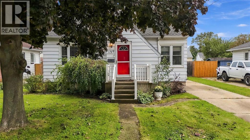 139 Gordon Street, Sarnia, Ontario  N7T 6N7 - Photo 2 - 26022977