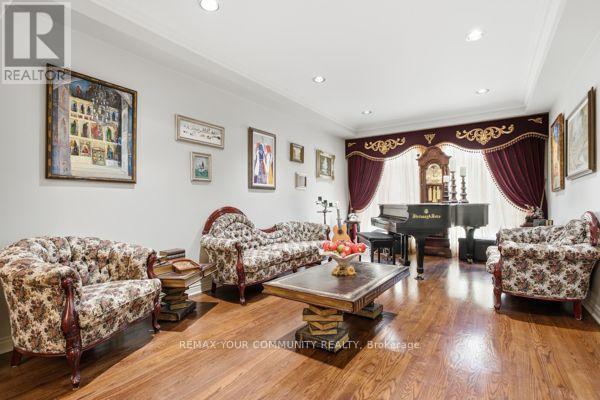 56a Roosevelt Drive, Richmond Hill, Ontario L4C 6V4 - Photo 5 - N13784158