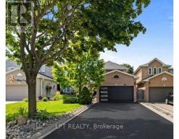 416 FLANAGAN COURT, Newmarket, Ontario