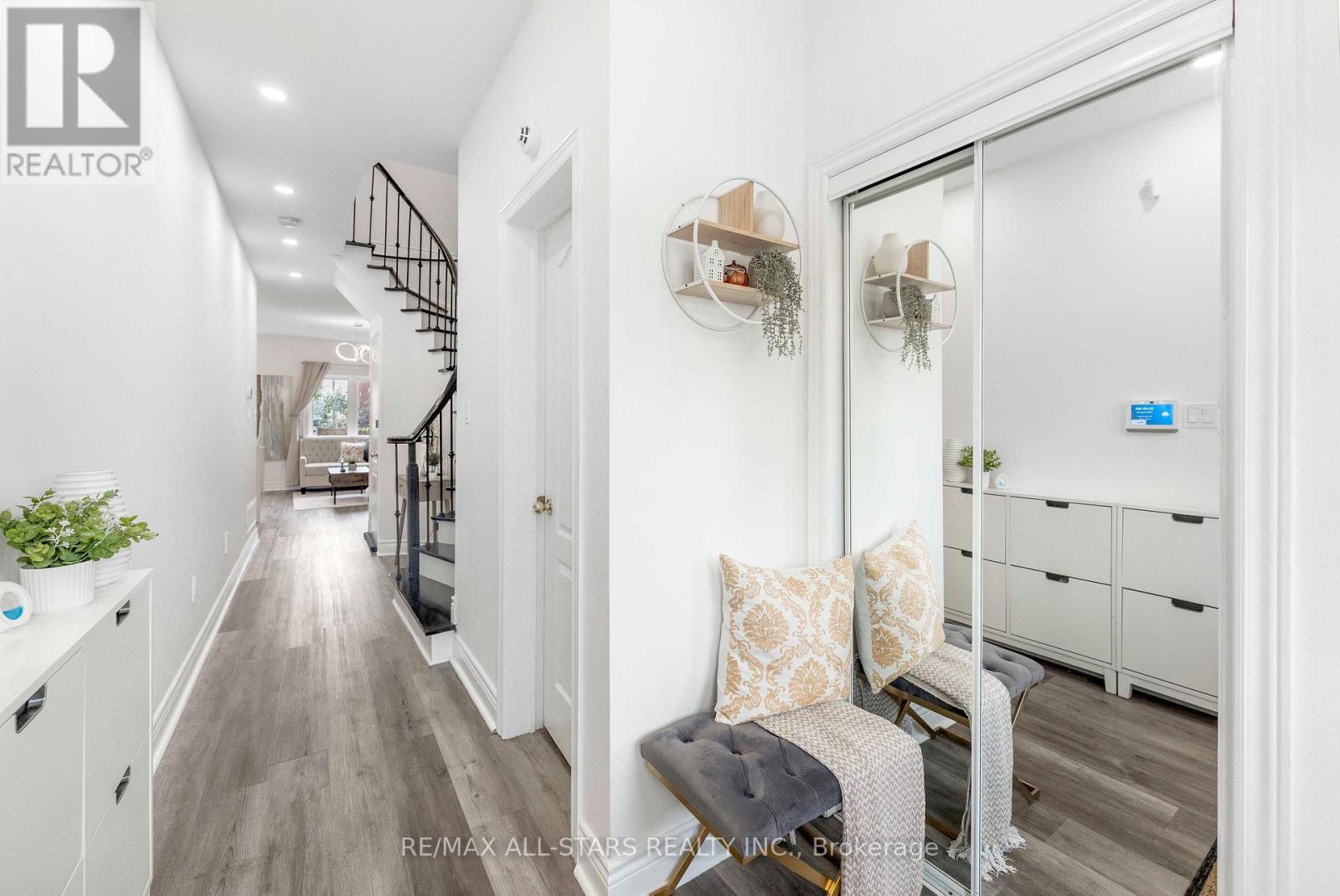 93 Arco Circle, Vaughan, Ontario  L6A 3Z6 - Photo 5 - N13797418