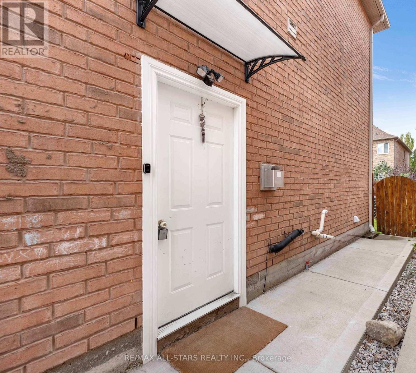 93 Arco Circle, Vaughan, Ontario  L6A 3Z6 - Photo 36 - N13797418