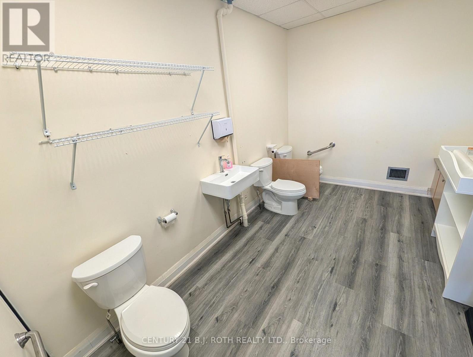 7 Queen Street W, Springwater, Ontario  L0L 1P0 - Photo 16 - S13798428