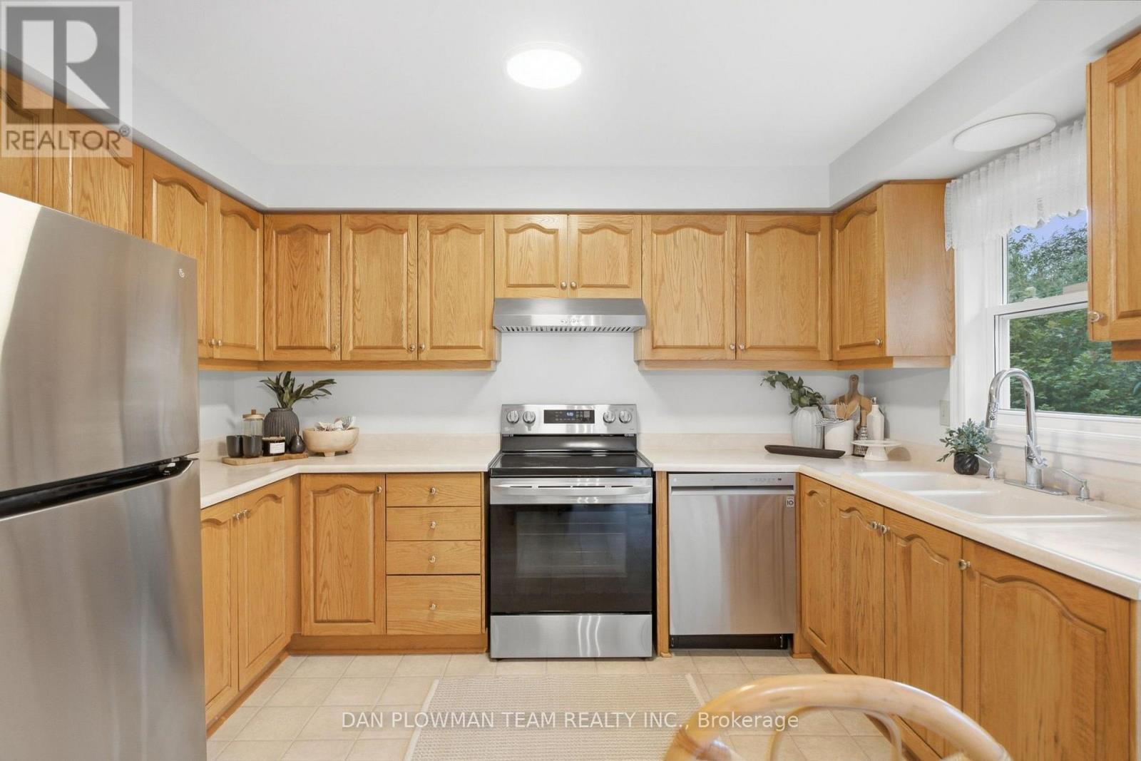 156 John Bowser Crescent, Newmarket, Ontario  L3Y 7N3 - Photo 10 - N13798460