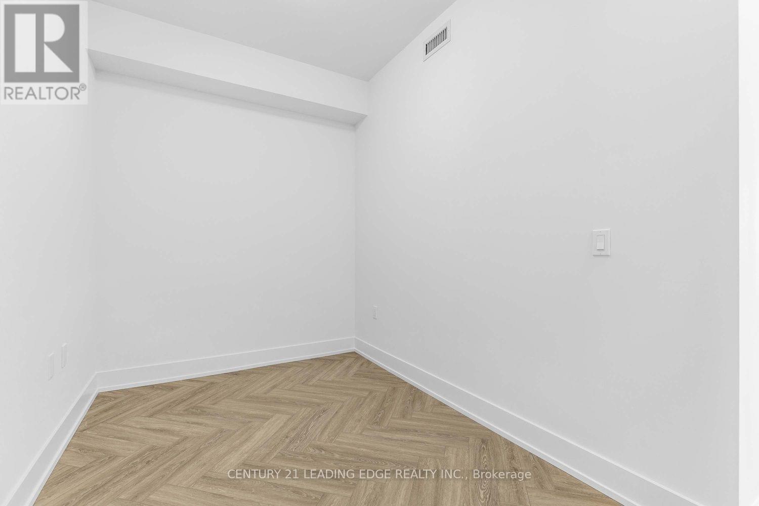 214 - 2075 King Road, King, Ontario  L7B 0R6 - Photo 3 - N13798646