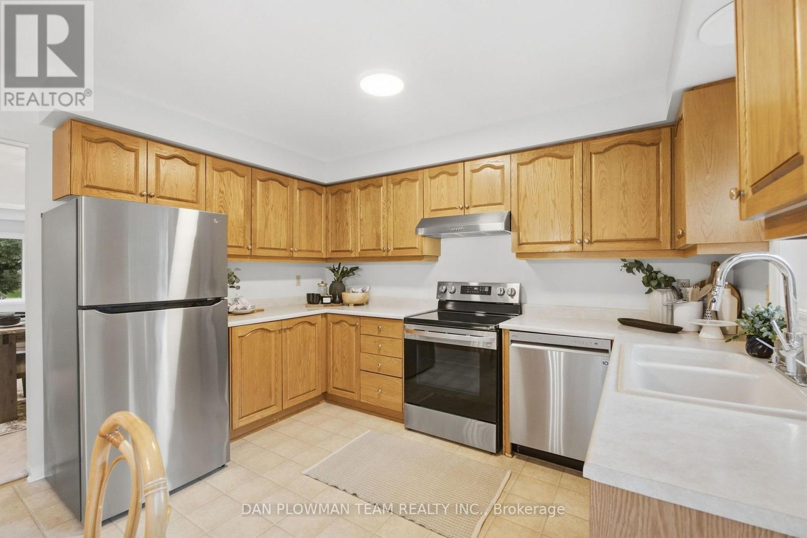 156 John Bowser Crescent, Newmarket, Ontario  L3Y 7N3 - Photo 11 - N13798460