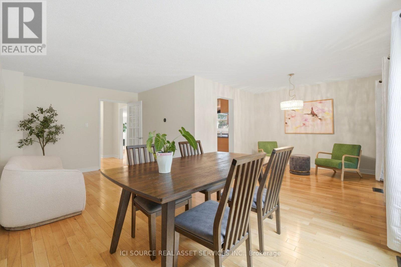 20 Kesteven Crescent, Brampton, Ontario  L6W 4E1 - Photo 8 - W13755336