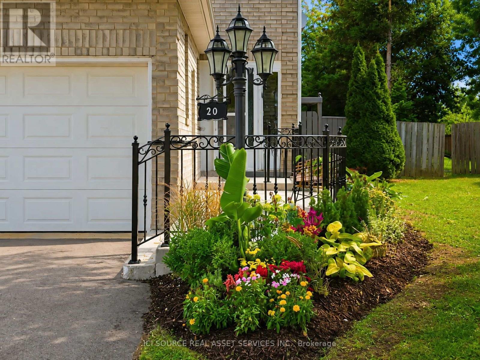 20 Kesteven Crescent, Brampton, Ontario  L6W 4E1 - Photo 4 - W13755336