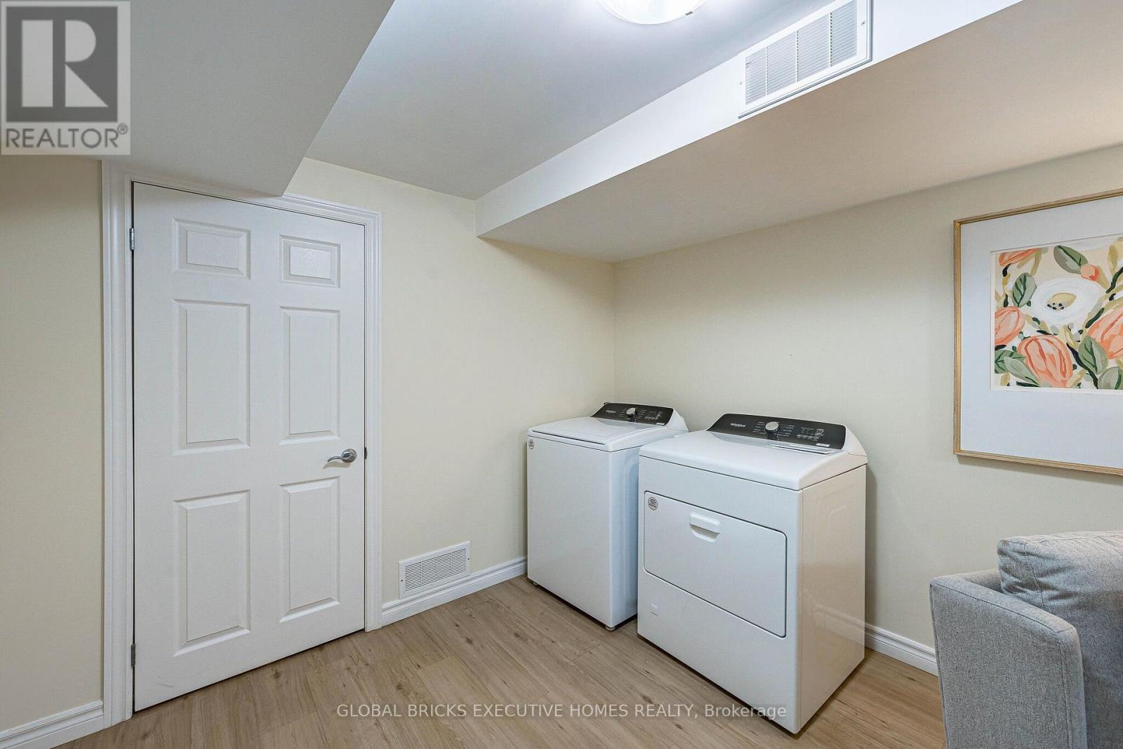 6348 Newcombe Drive, Mississauga, Ontario  L5V 2G5 - Photo 35 - W13792128