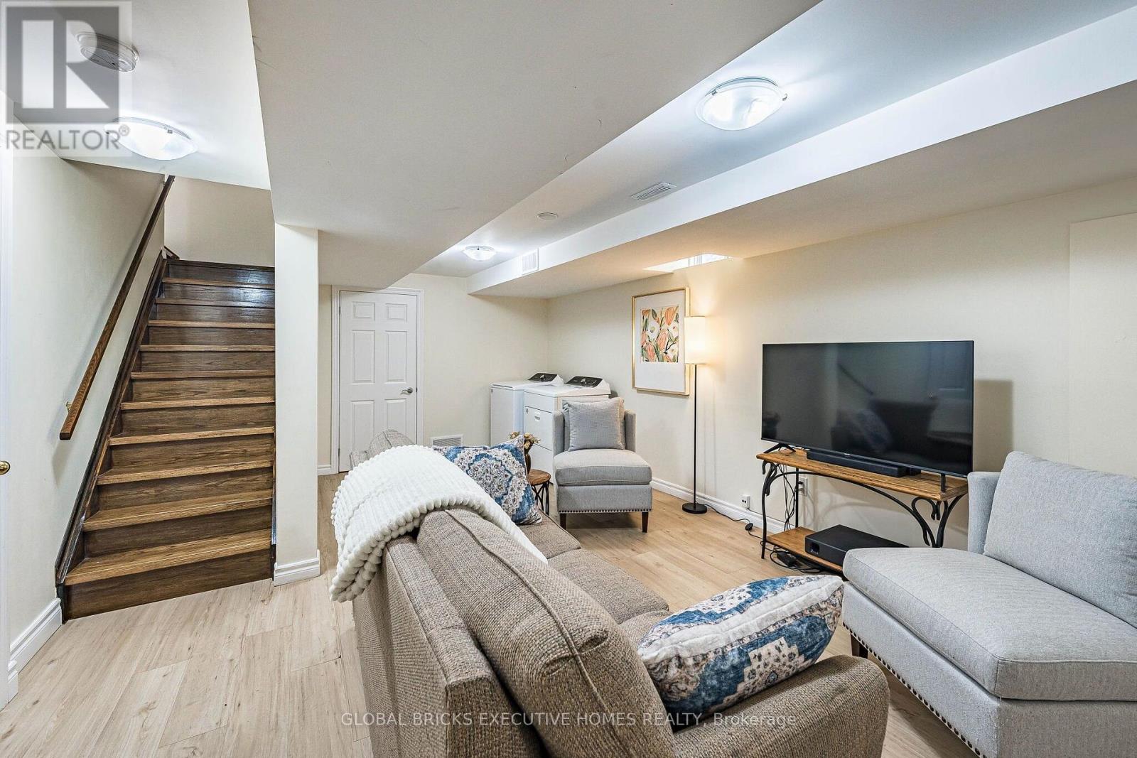 6348 Newcombe Drive, Mississauga, Ontario  L5V 2G5 - Photo 33 - W13792128
