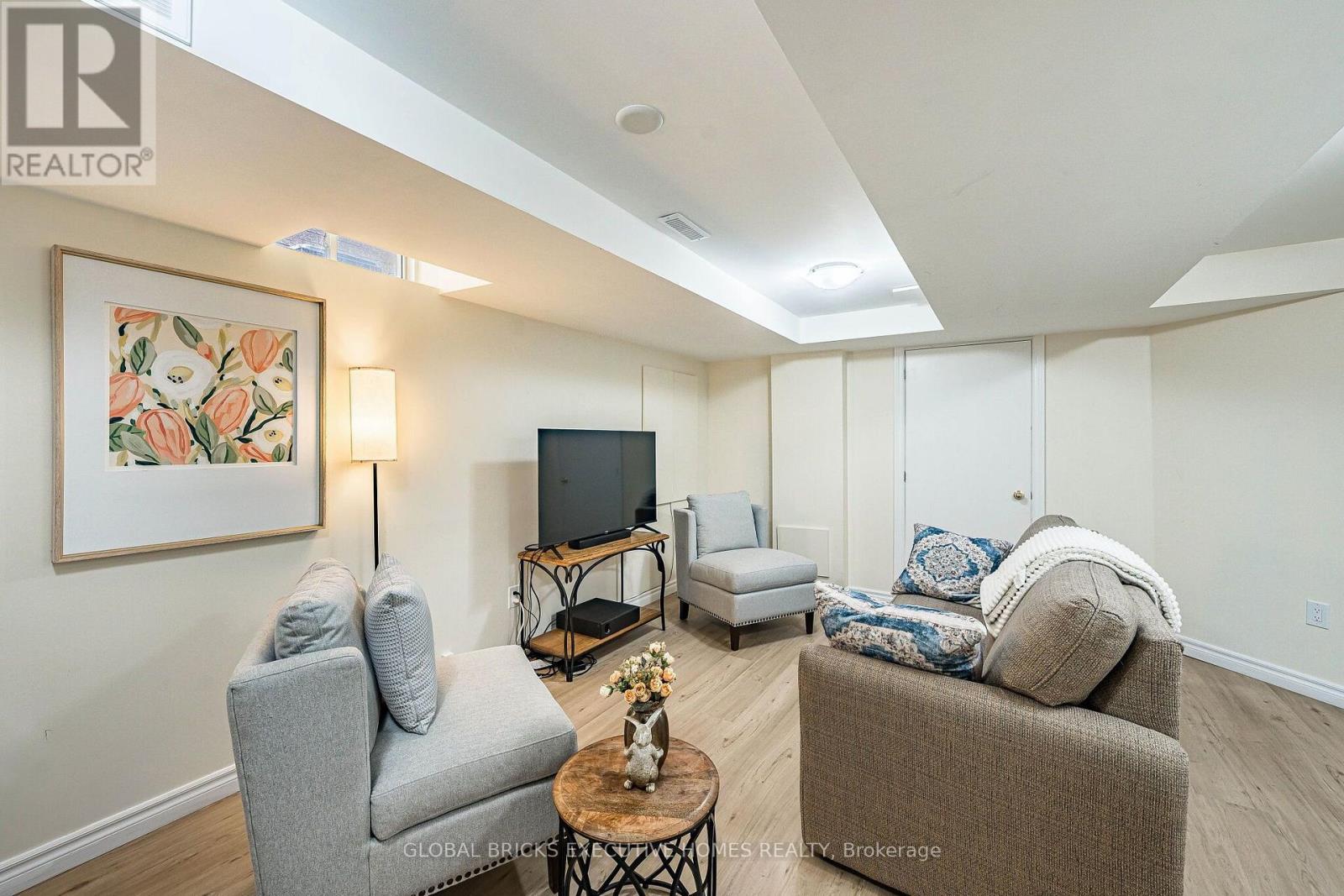 6348 Newcombe Drive, Mississauga, Ontario  L5V 2G5 - Photo 34 - W13792128