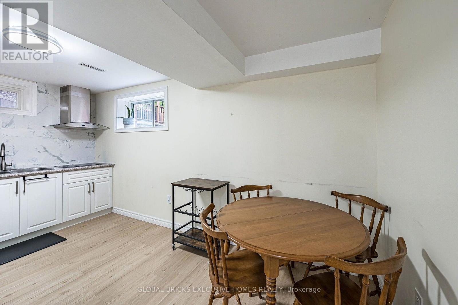 6348 Newcombe Drive, Mississauga, Ontario  L5V 2G5 - Photo 40 - W13792128
