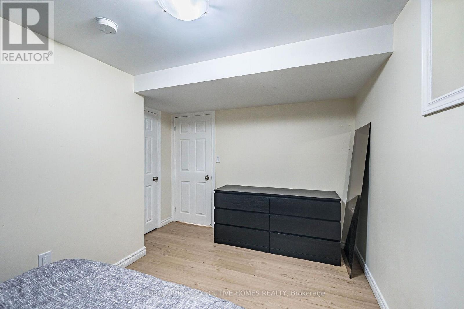 6348 Newcombe Drive, Mississauga, Ontario  L5V 2G5 - Photo 38 - W13792128