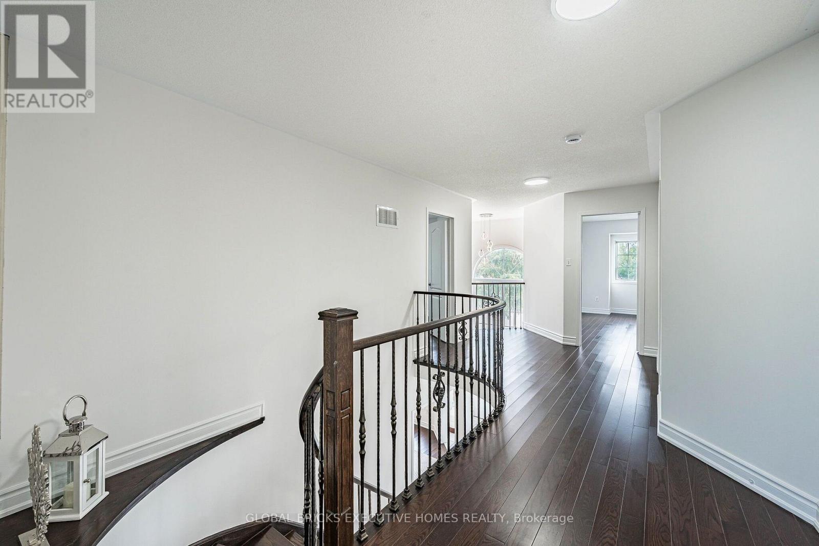 6348 Newcombe Drive, Mississauga, Ontario  L5V 2G5 - Photo 18 - W13792128
