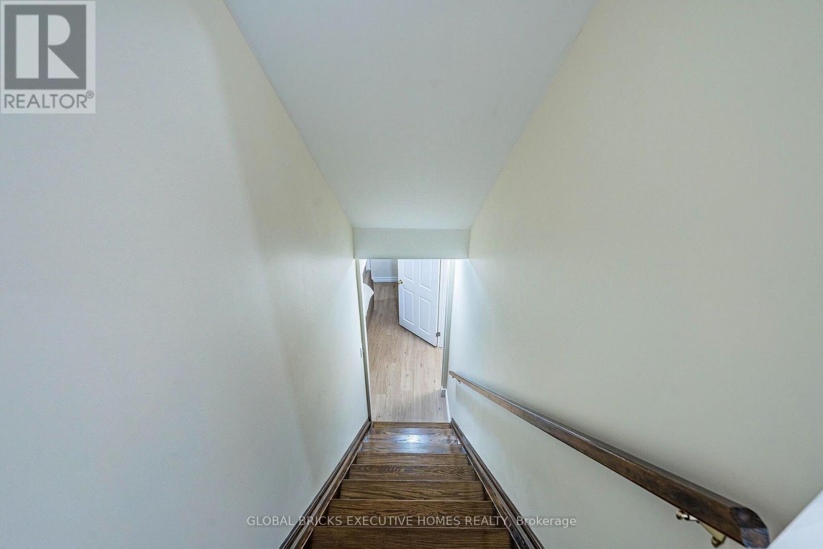 6348 Newcombe Drive, Mississauga, Ontario  L5V 2G5 - Photo 32 - W13792128