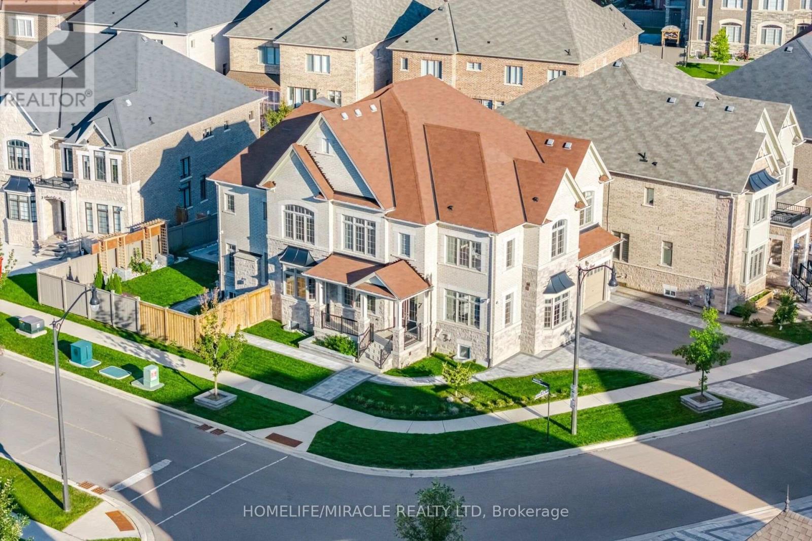 7 ANATOLIA STREET, Brampton, Ontario