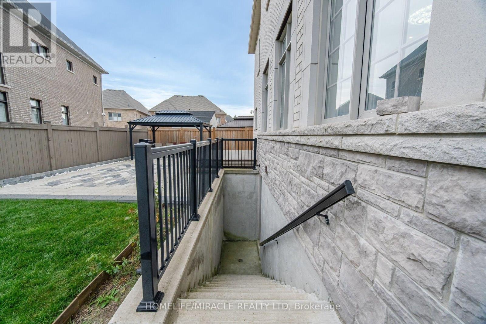 7 Anatolia Street, Brampton, Ontario  L6P 4L3 - Photo 31 - W13796104