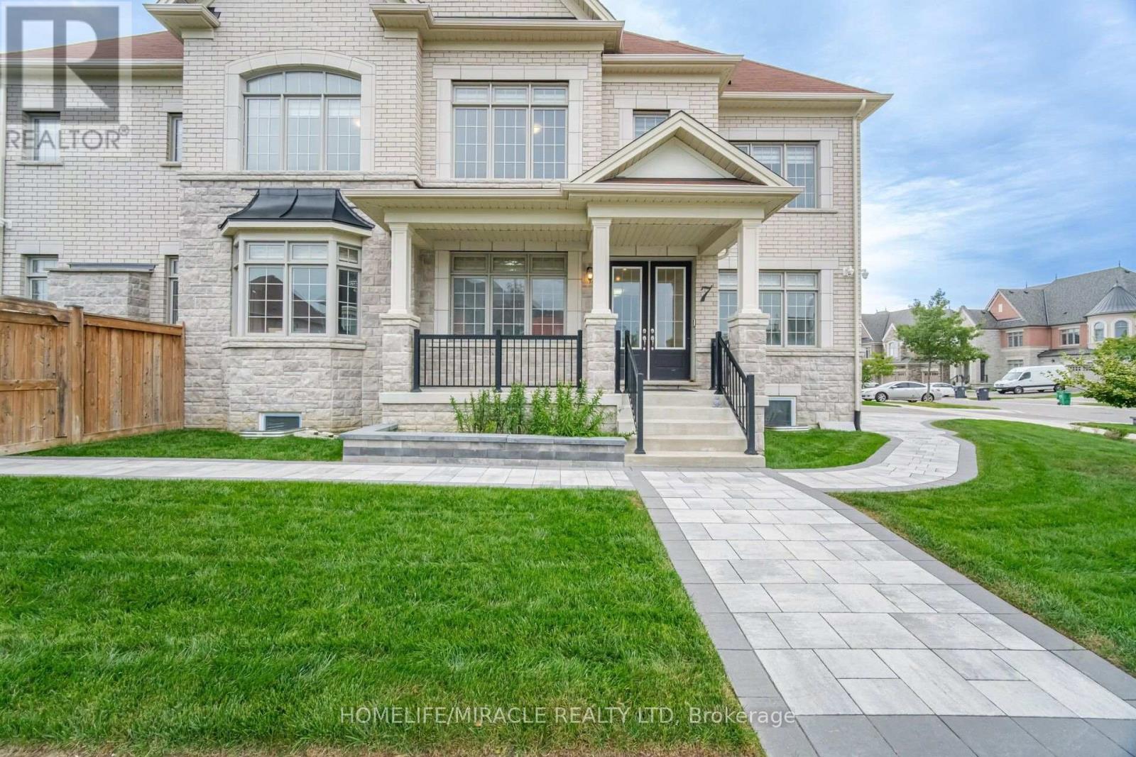 7 Anatolia Street, Brampton, Ontario  L6P 4L3 - Photo 3 - W13796104