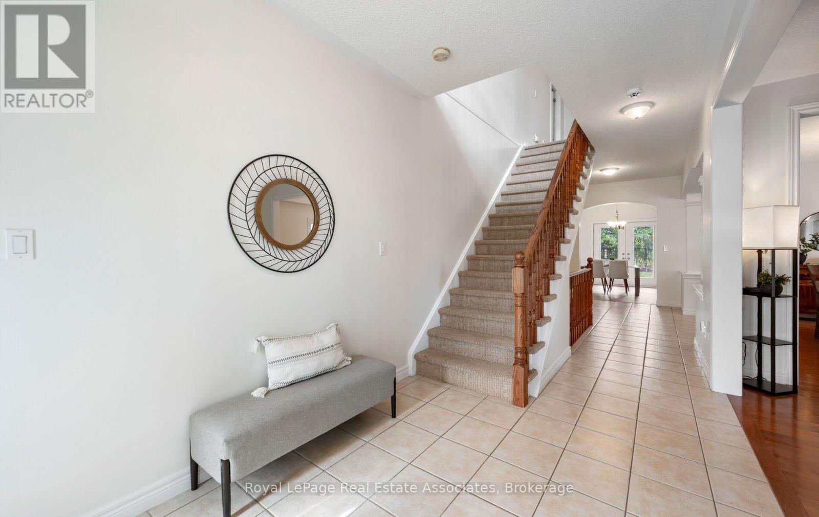 17 Nelles Street, Halton Hills, Ontario  L7J 2Y7 - Photo 4 - W13797958