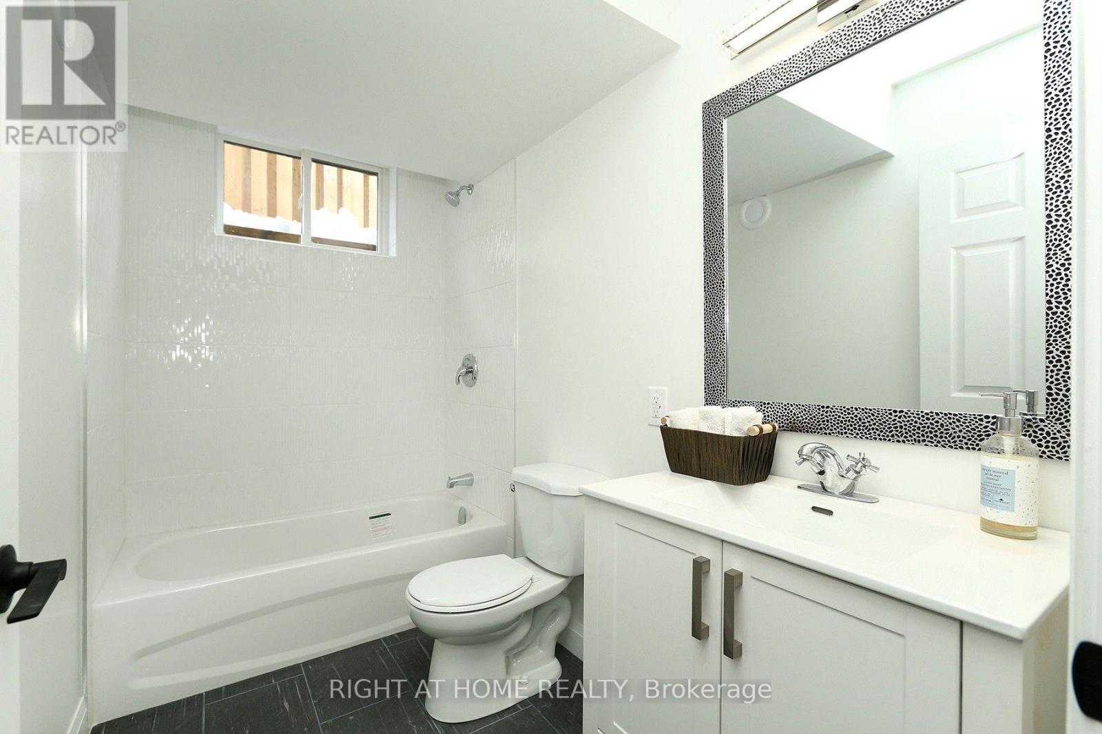 Bsmt - 35 Woodward Avenue, Brampton, Ontario  L6V 1K2 - Photo 12 - W13797394
