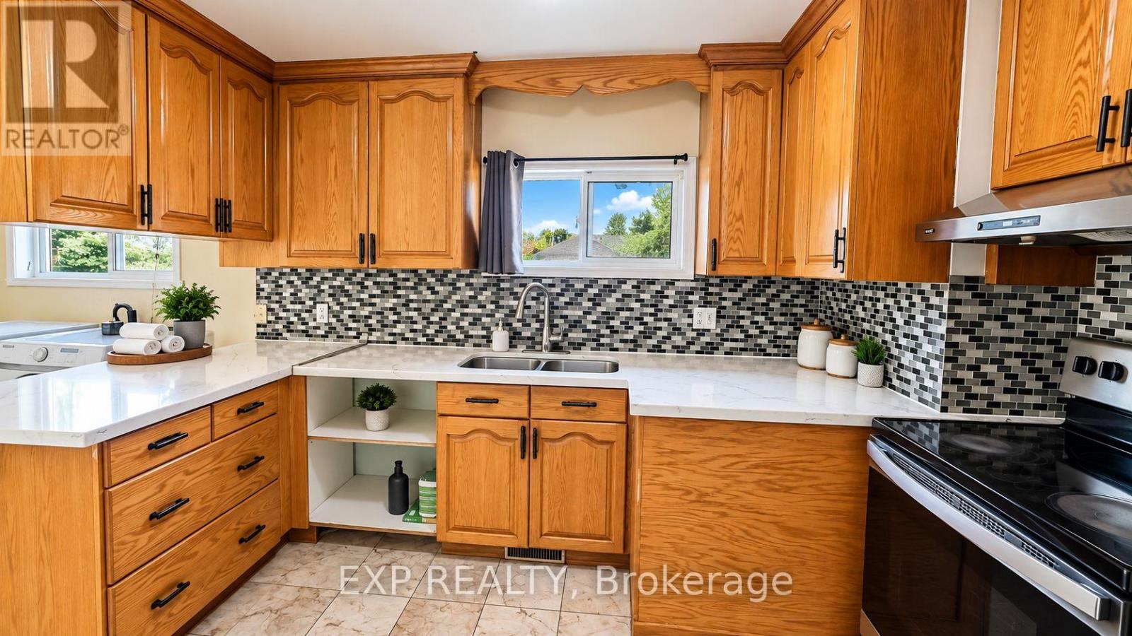 3425 Laddie Crescent, Mississauga, Ontario  L4T 1N2 - Photo 10 - W13798338