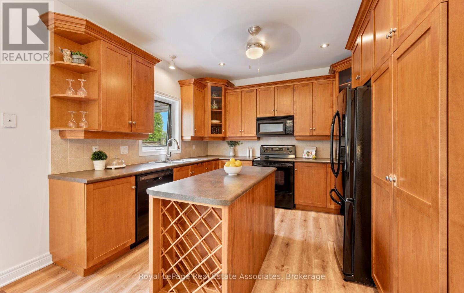17 Nelles Street, Halton Hills, Ontario  L7J 2Y7 - Photo 23 - W13797958