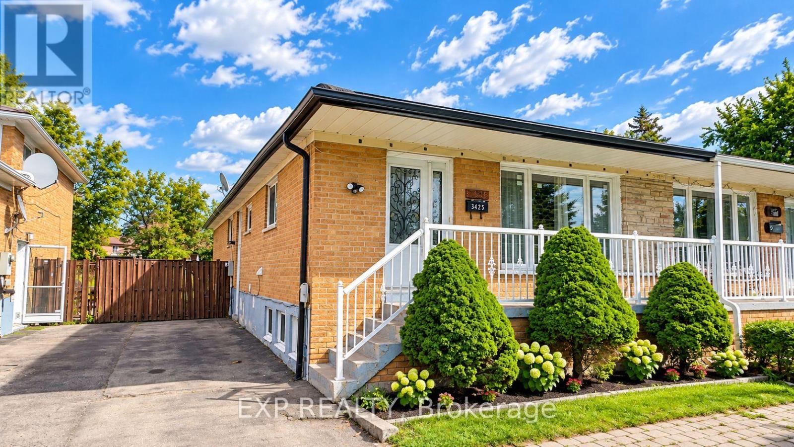 3425 Laddie Crescent, Mississauga, Ontario  L4T 1N2 - Photo 3 - W13798338