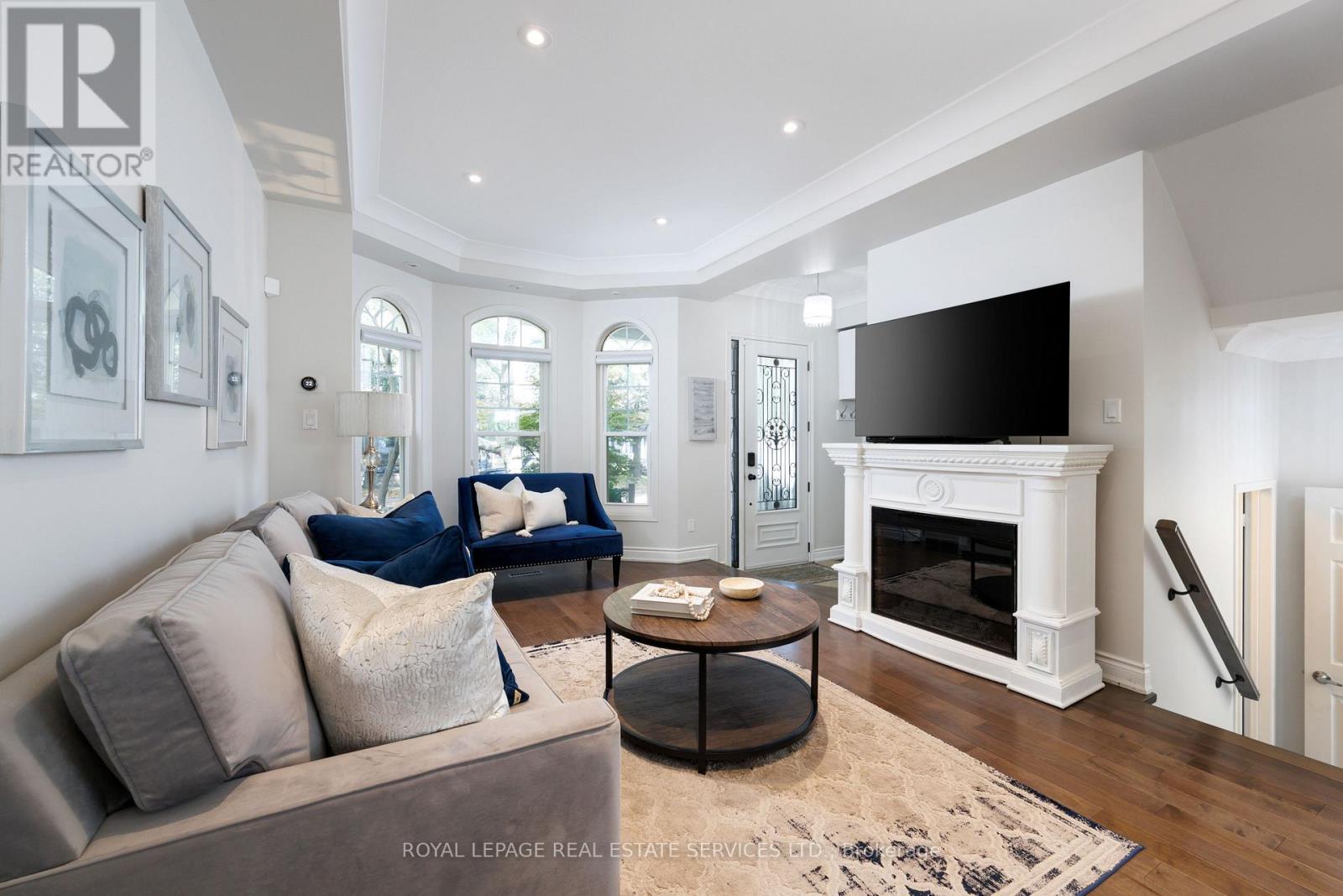 184 Gatwick Drive, Oakville, Ontario  L6H 6N1 - Photo 2 - W13768354