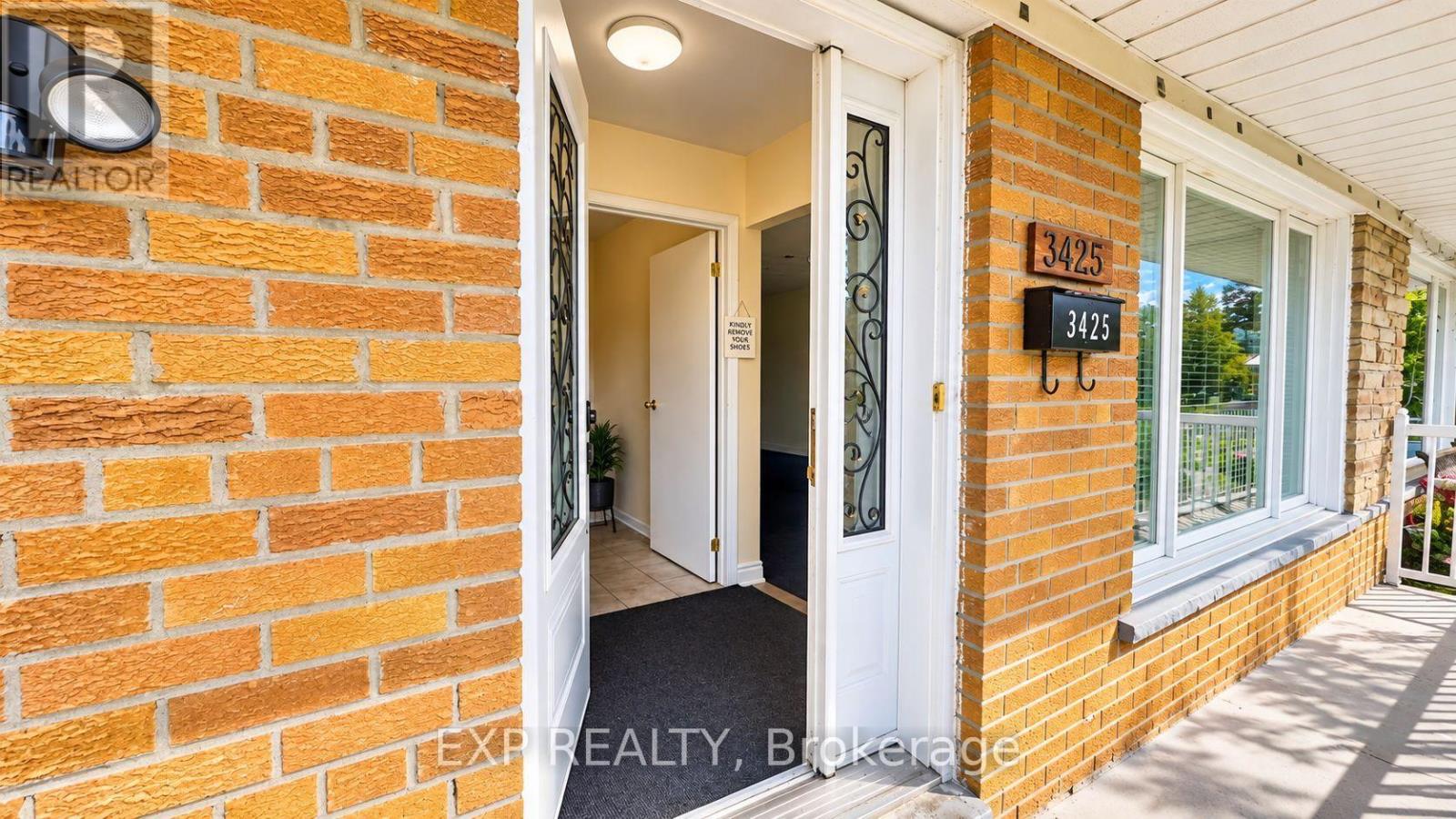 3425 Laddie Crescent, Mississauga, Ontario  L4T 1N2 - Photo 4 - W13798338