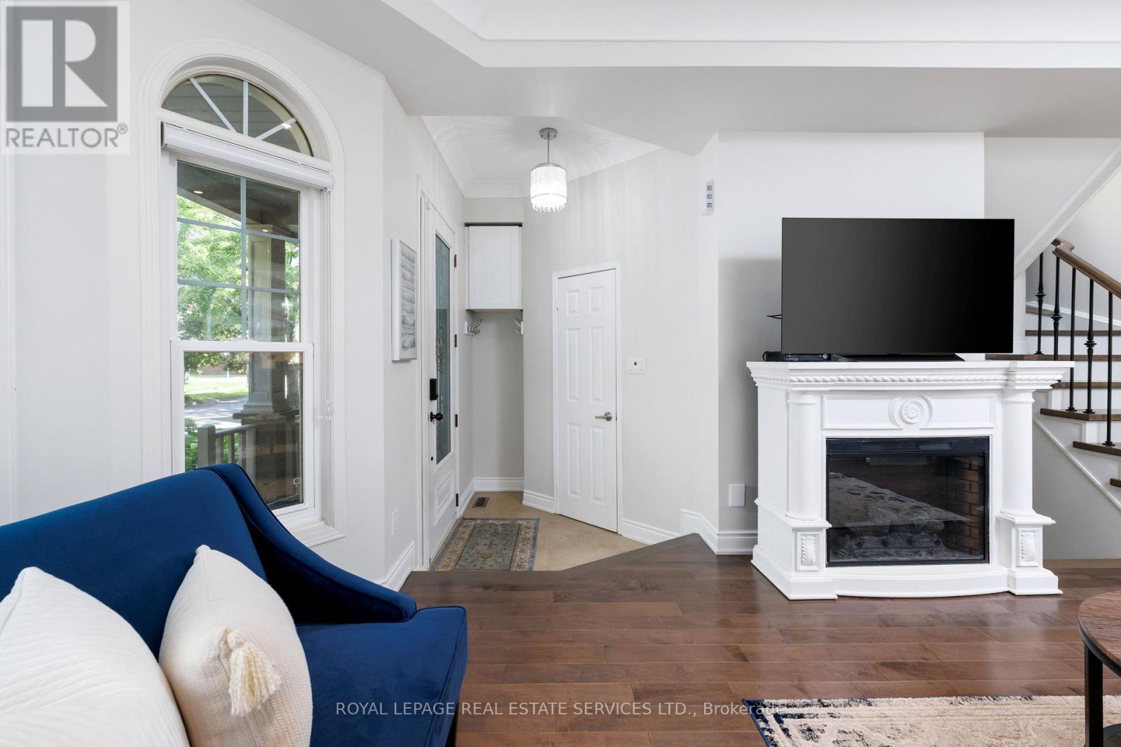 184 Gatwick Drive, Oakville, Ontario  L6H 6N1 - Photo 4 - W13768354