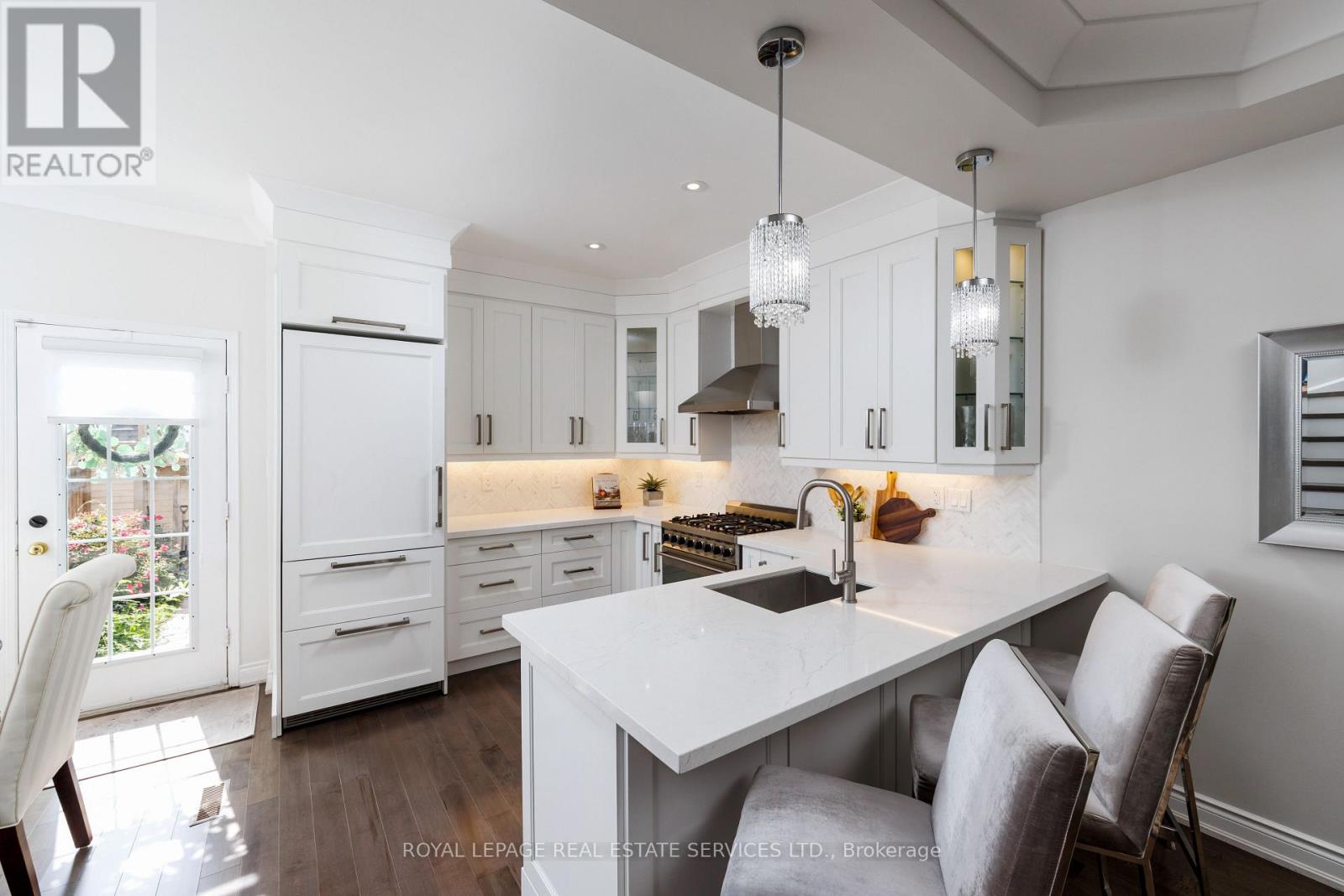 184 Gatwick Drive, Oakville, Ontario  L6H 6N1 - Photo 6 - W13768354