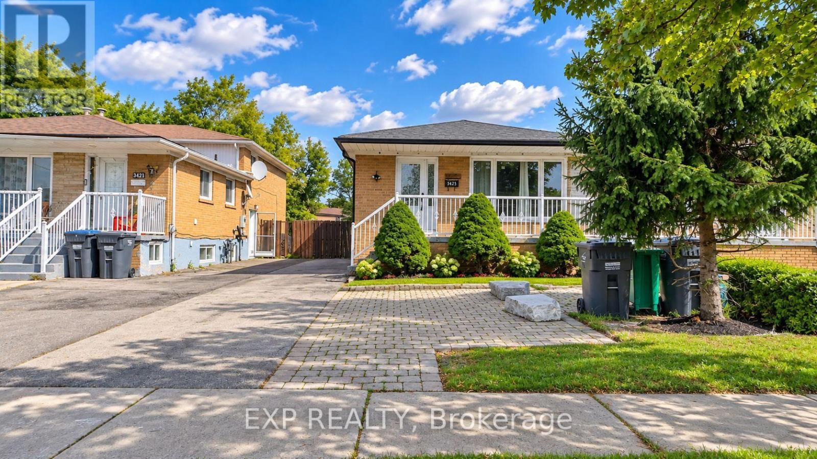 3425 Laddie Crescent, Mississauga, Ontario  L4T 1N2 - Photo 2 - W13798338