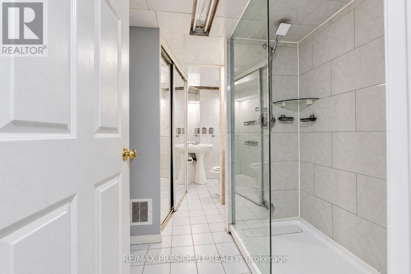 9 Aster Court, Brampton, Ontario  L6V 3P1 - Photo 41 - W13798354