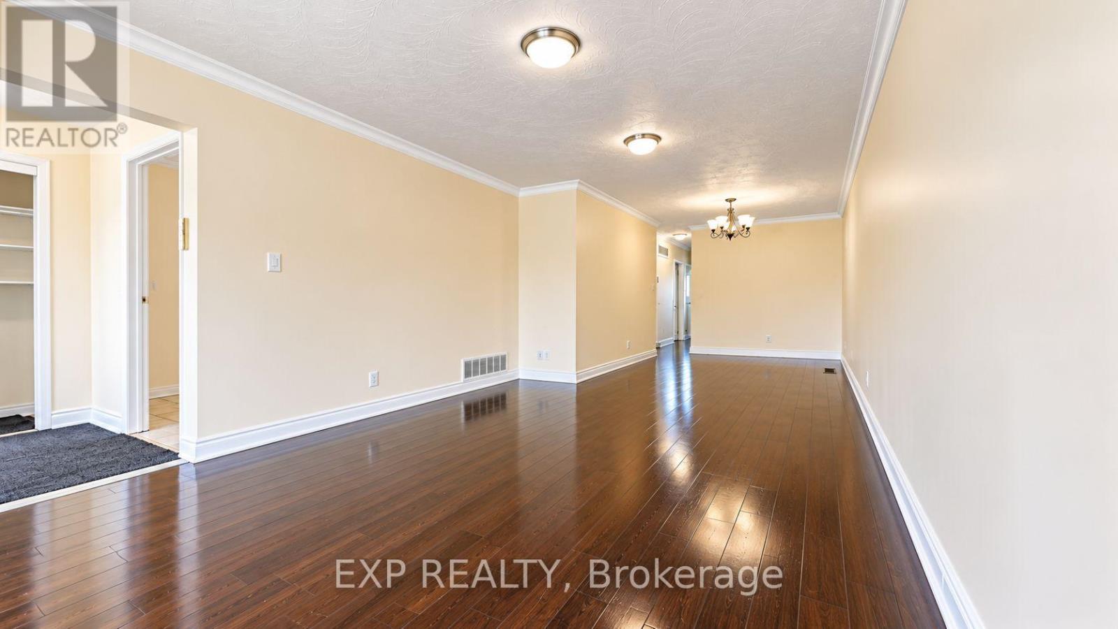 3425 Laddie Crescent, Mississauga, Ontario  L4T 1N2 - Photo 5 - W13798338