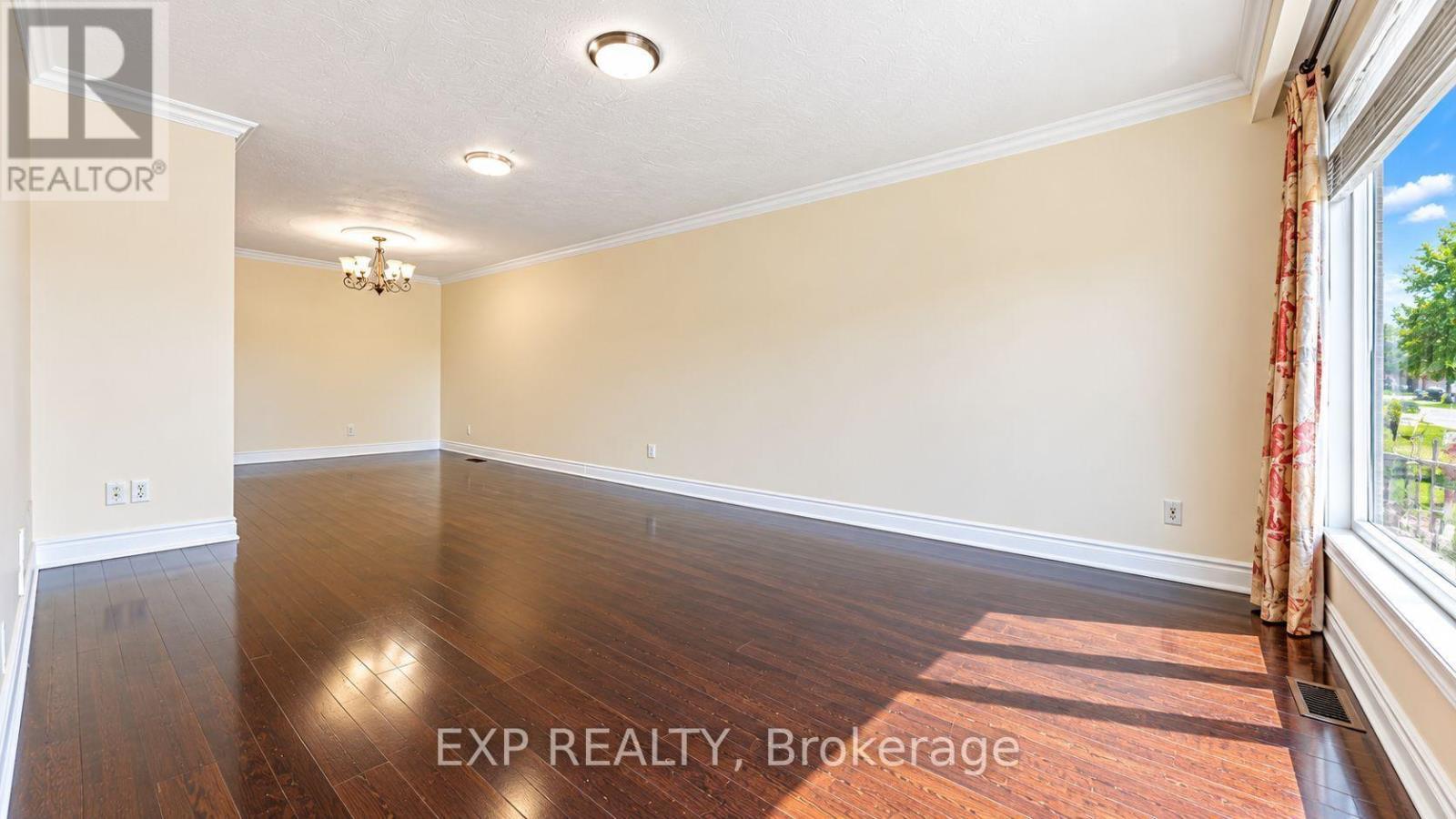 3425 Laddie Crescent, Mississauga, Ontario  L4T 1N2 - Photo 6 - W13798338