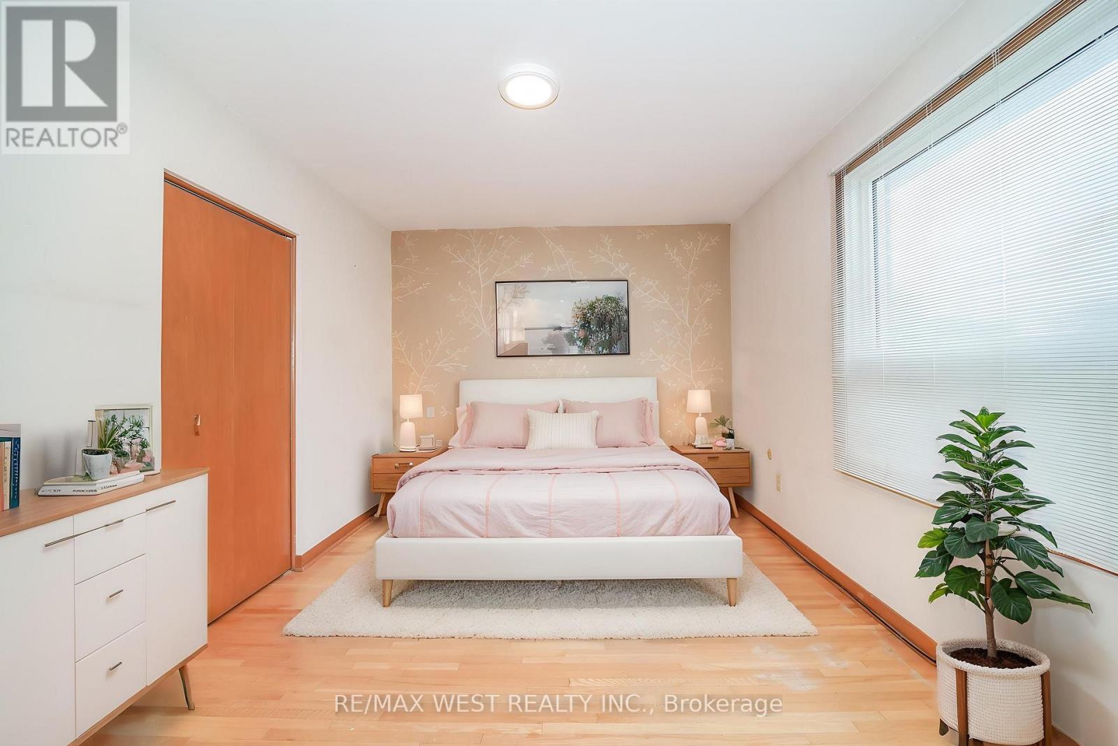 16 Opal Court, Toronto, Ontario  M9V 3N3 - Photo 4 - W13798468