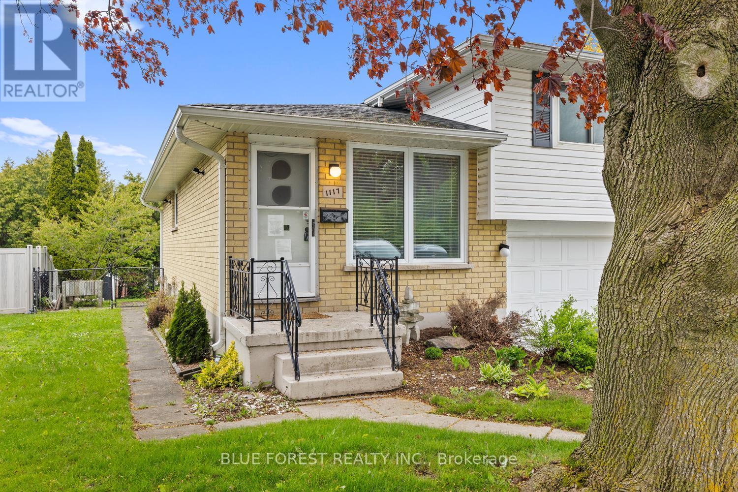 1117 Byron Baseline Road, London South, Ontario N6K 2C7 - Photo 3 - X13798508