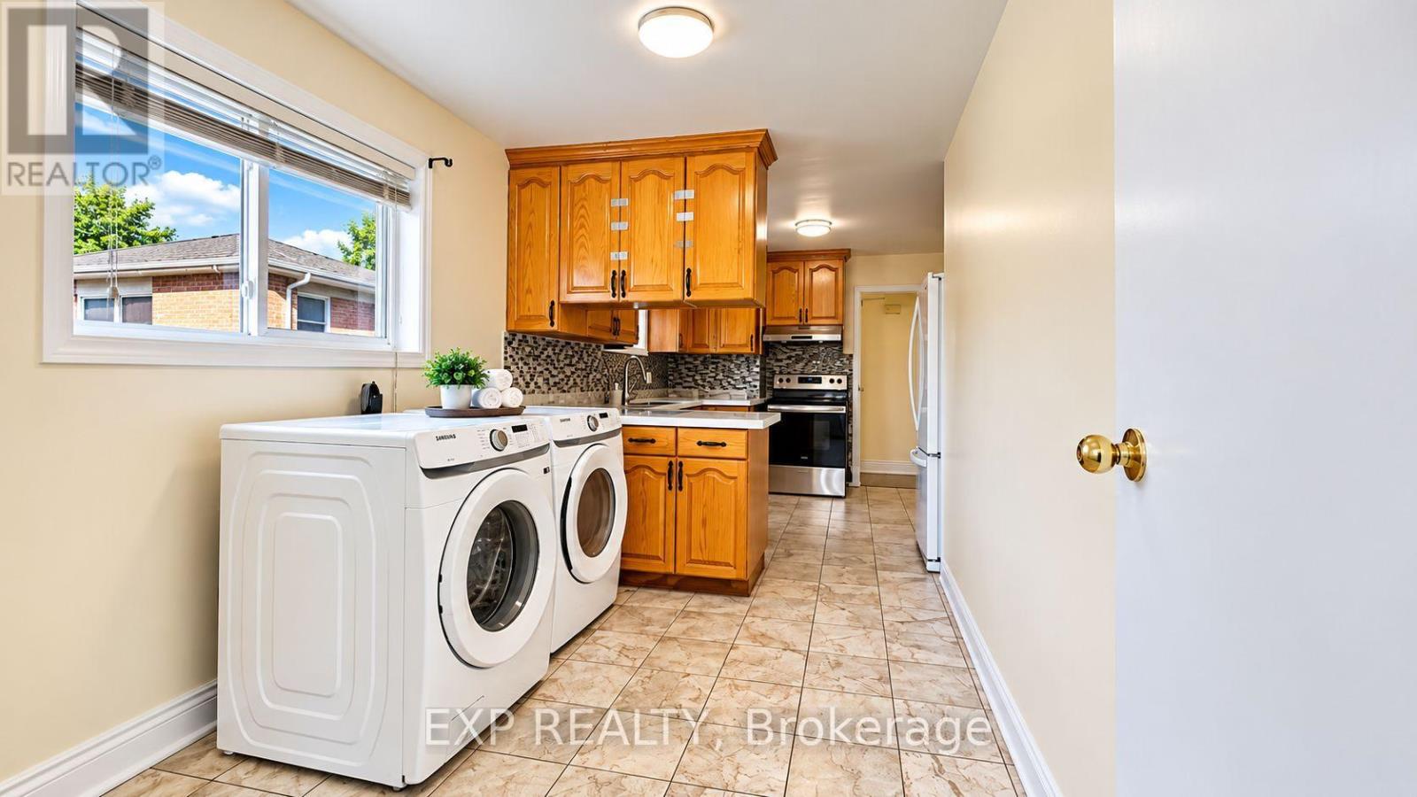3425 Laddie Crescent, Mississauga, Ontario  L4T 1N2 - Photo 7 - W13798338
