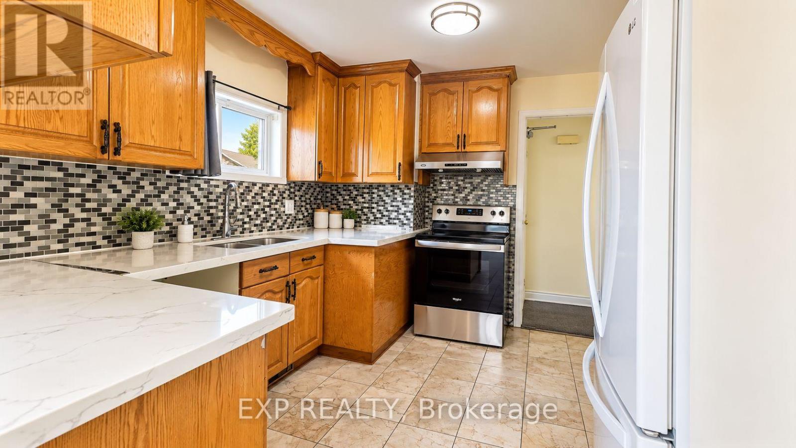 3425 Laddie Crescent, Mississauga, Ontario  L4T 1N2 - Photo 8 - W13798338
