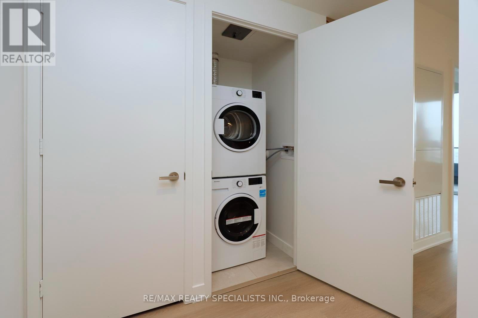 3804 - 448 Burnhamthorpe Road W, Mississauga, Ontario  L5B 0R4 - Photo 6 - W13798482