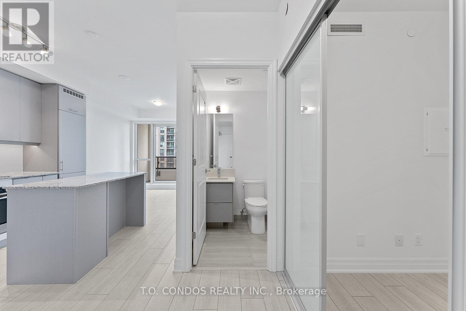 505 - 30 Elm Drive W, Mississauga, Ontario  L5B 1L9 - Photo 3 - W13798496