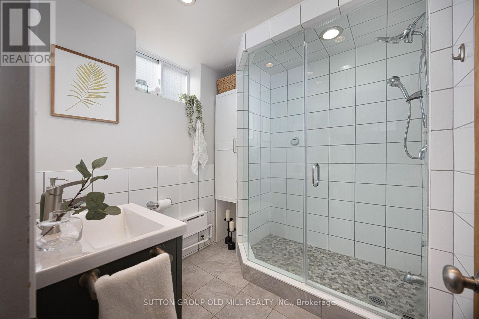 24 Harshaw Avenue, Toronto, Ontario  M6S 1Y1 - Photo 17 - W13798806