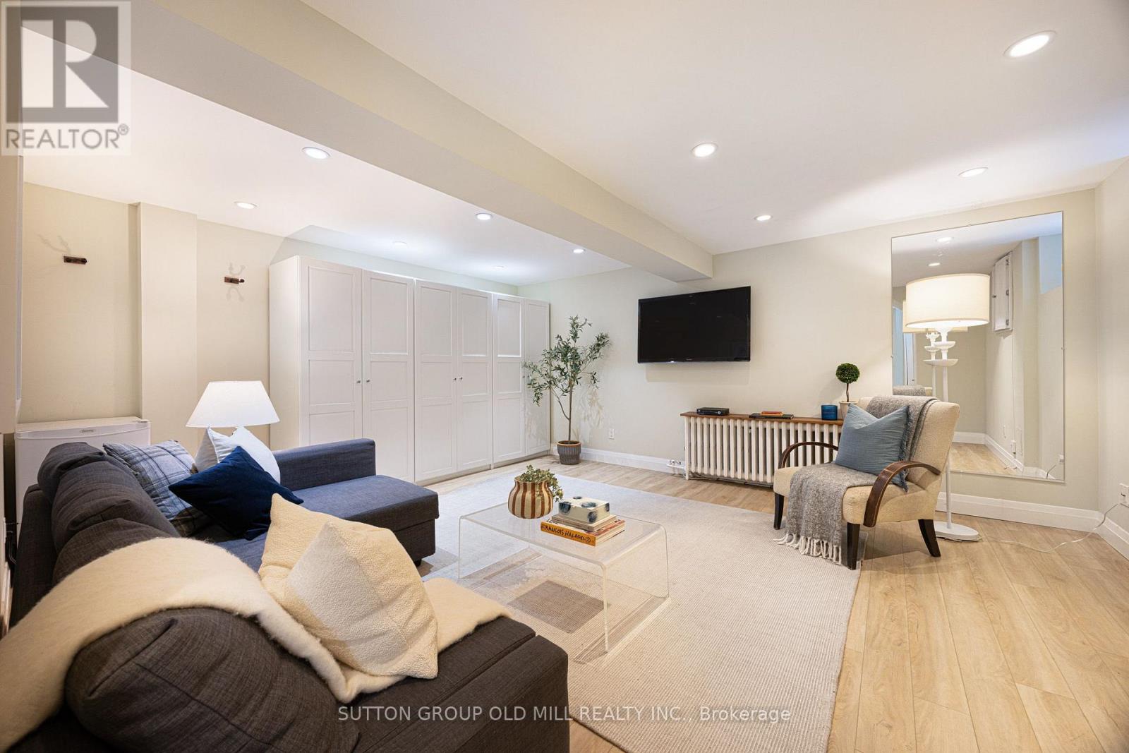 24 Harshaw Avenue, Toronto, Ontario  M6S 1Y1 - Photo 14 - W13798806