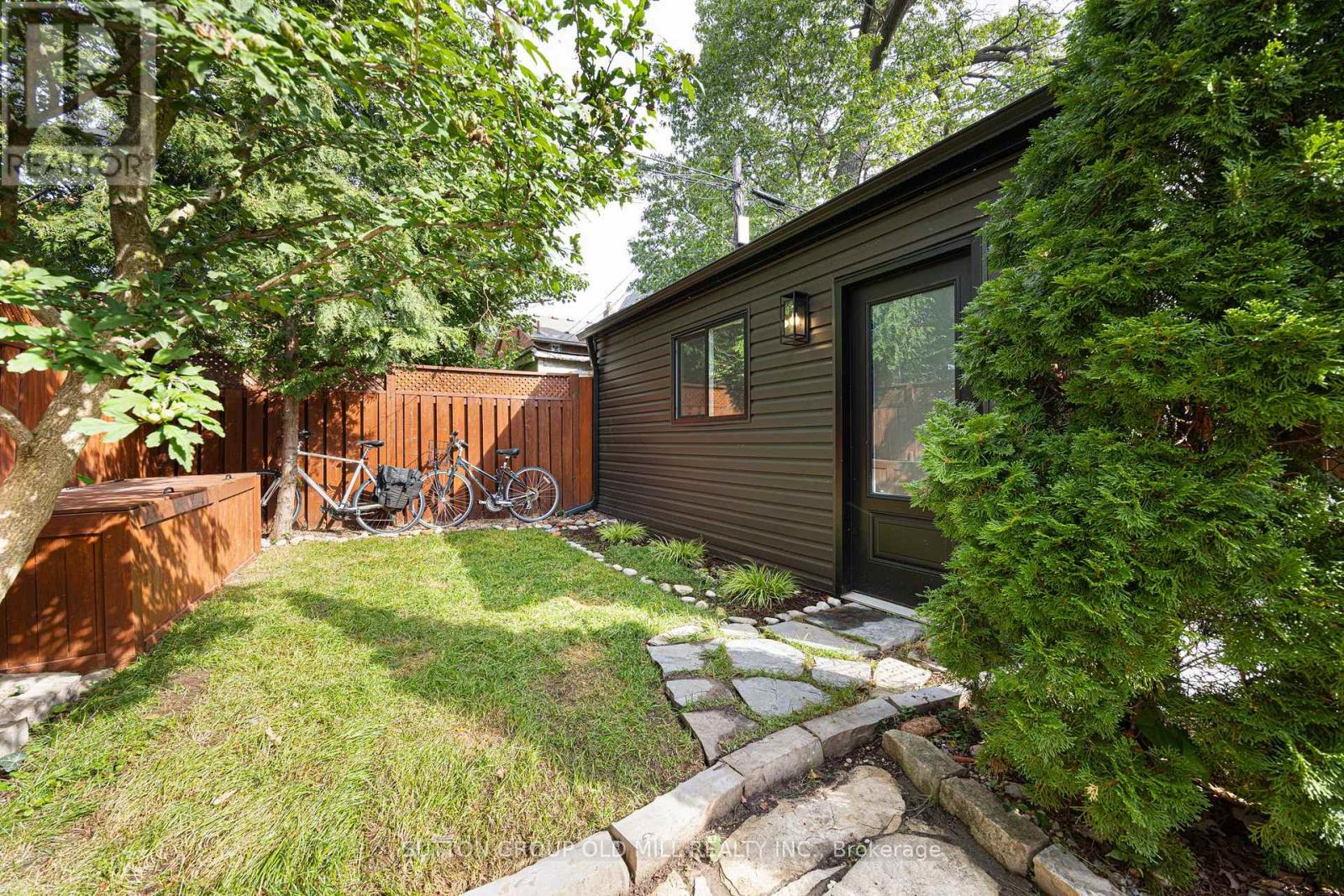 24 Harshaw Avenue, Toronto, Ontario  M6S 1Y1 - Photo 20 - W13798806
