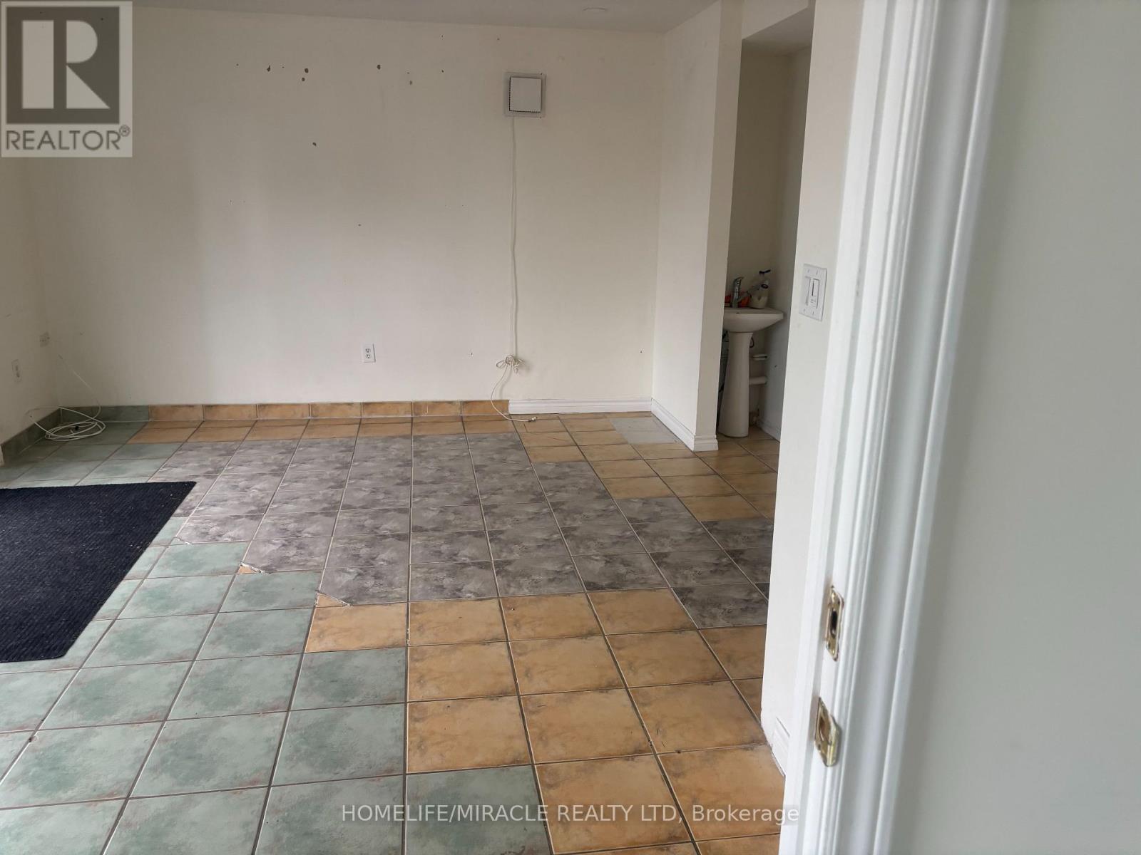 2409 Eglinton Avenue W, Toronto, Ontario  M6N 1S8 - Photo 5 - W13798574