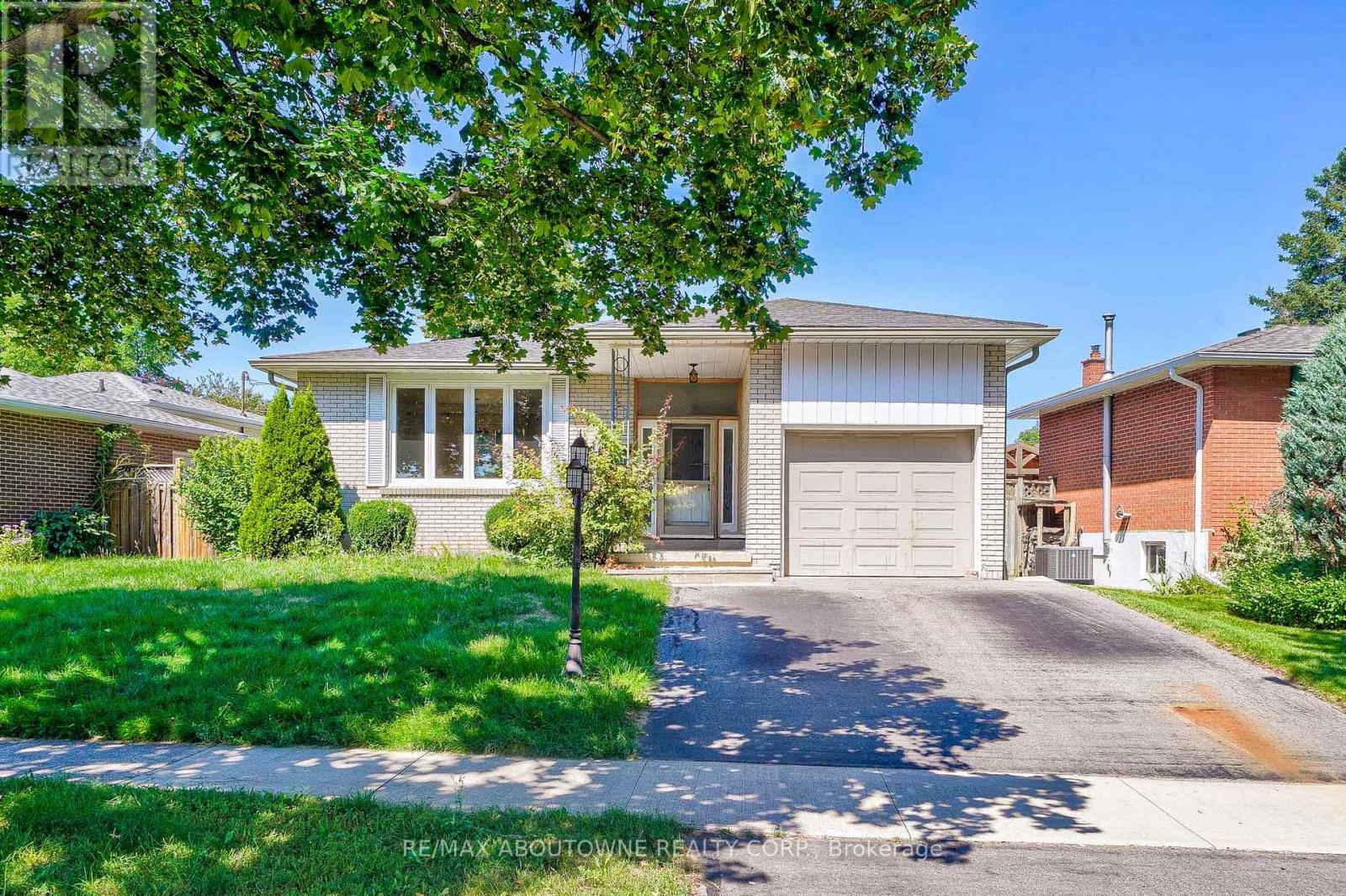 UPPER - 4395 LONGMOOR DRIVE, Burlington, Ontario