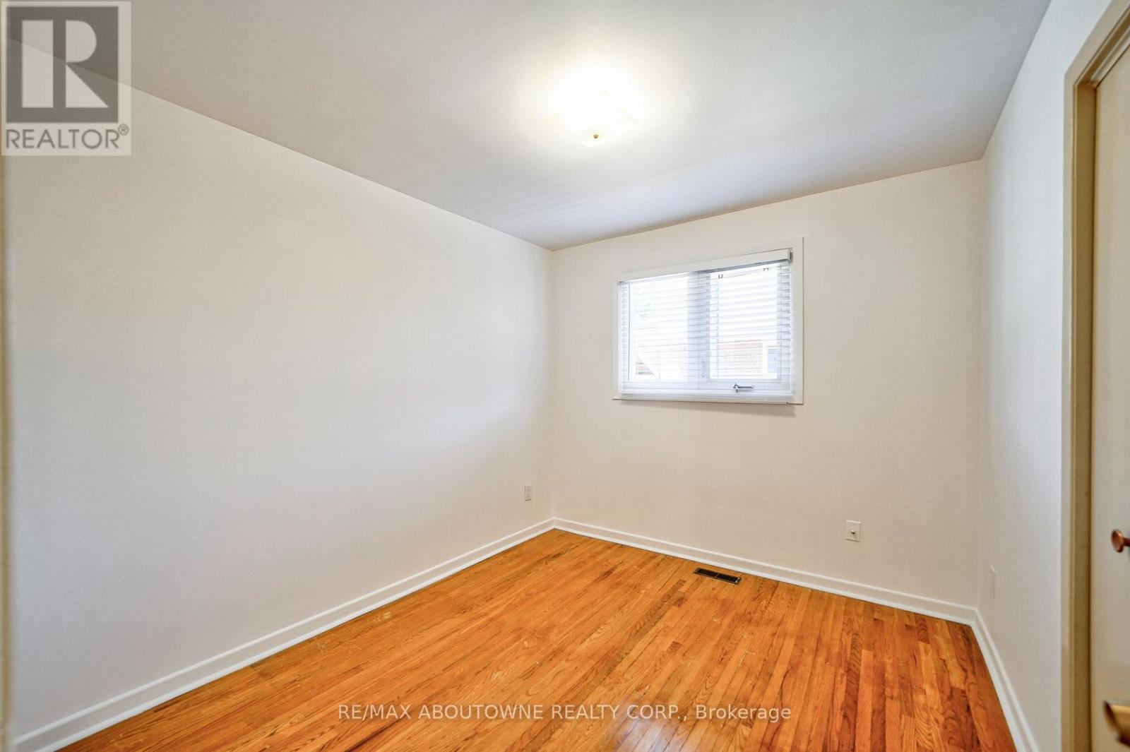 Upper - 4395 Longmoor Drive, Burlington, Ontario  L7L 1X8 - Photo 21 - W13798628