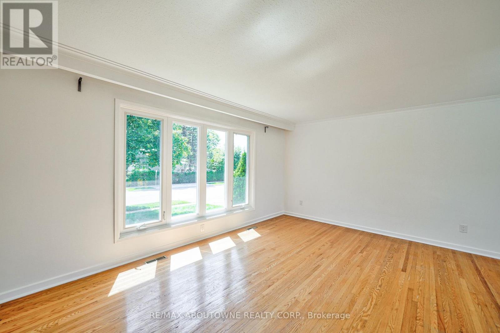 Upper - 4395 Longmoor Drive, Burlington, Ontario  L7L 1X8 - Photo 10 - W13798628