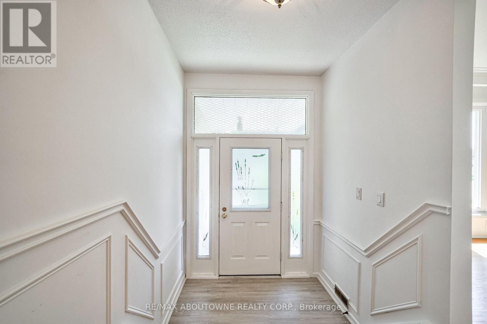 Upper - 4395 Longmoor Drive, Burlington, Ontario  L7L 1X8 - Photo 6 - W13798628